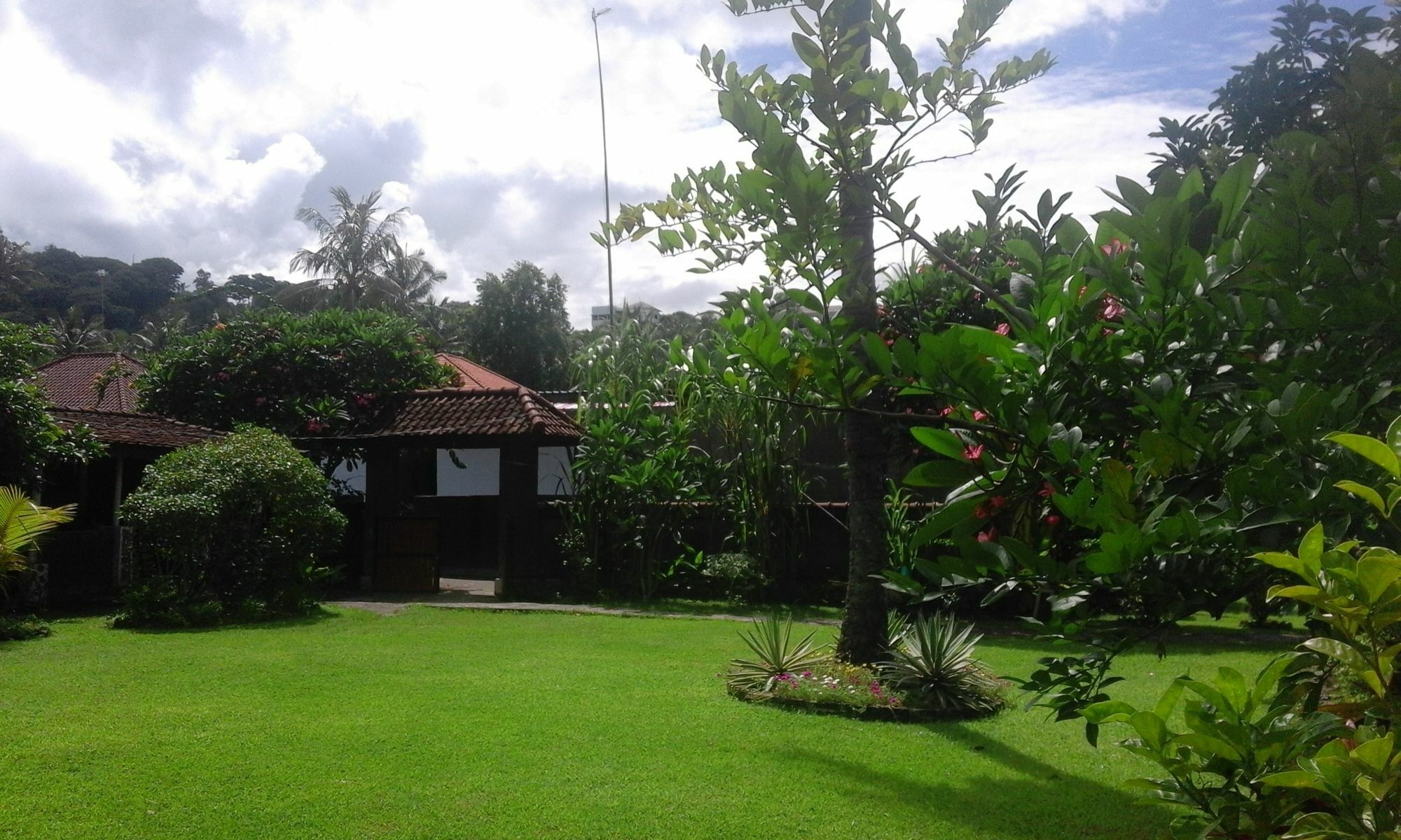 Indah Homestay And Cooking Classes Senggigi Exterior foto